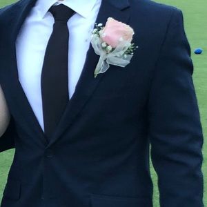 Men’s black Joseph Abboud suit. Worn 1x. Perfect condition.